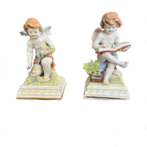 16 - Coppia di angeli in porcellana Capodimonte fine XIX - inizio XX secolo