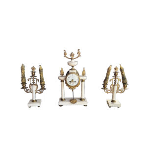 20 - Trittico Napoleone III in marmo bianco e bronzo dorato candelabri ed orologio